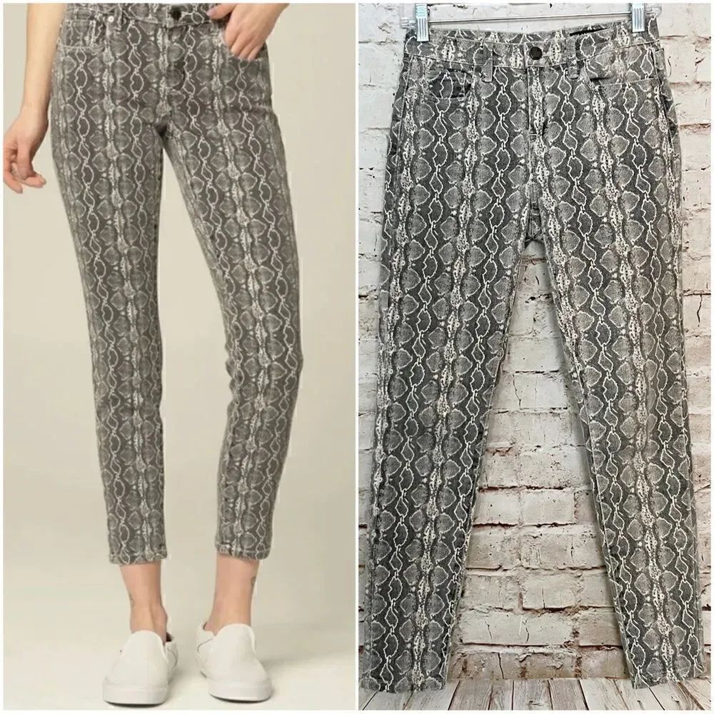 Blank NYC reade crop skinny jeans snake print